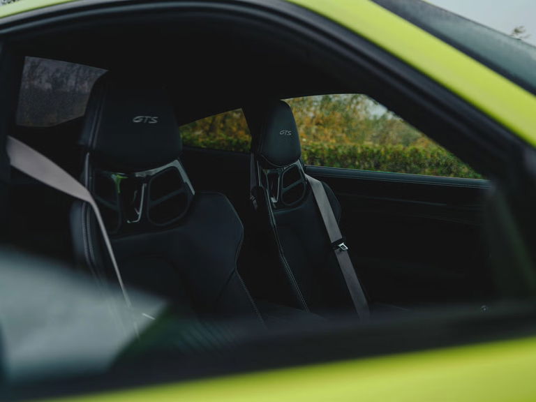 Porsche 992 Carrera 4 GTS