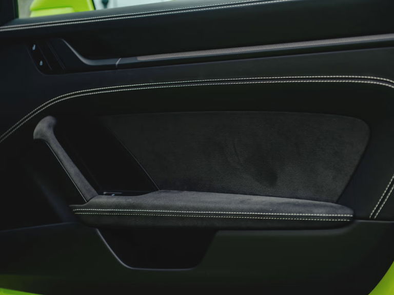 Porsche 992 Carrera 4 GTS