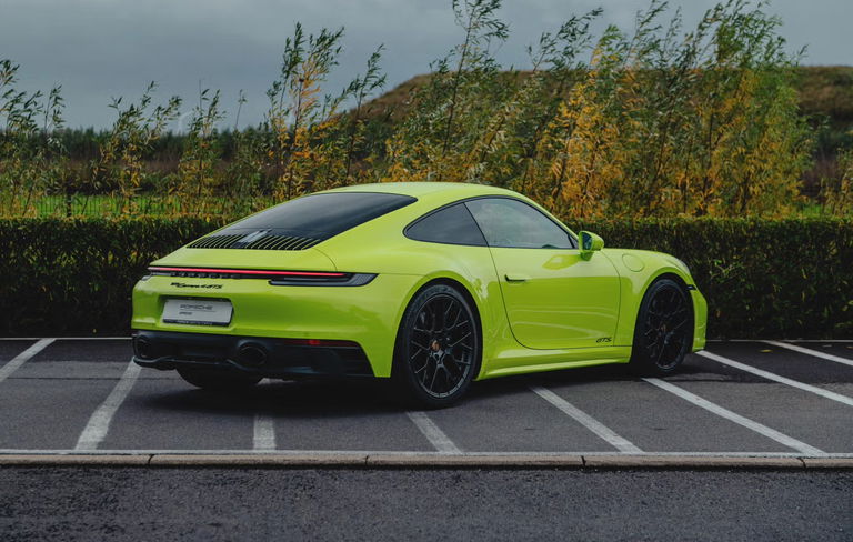 Porsche 992 Carrera 4 GTS