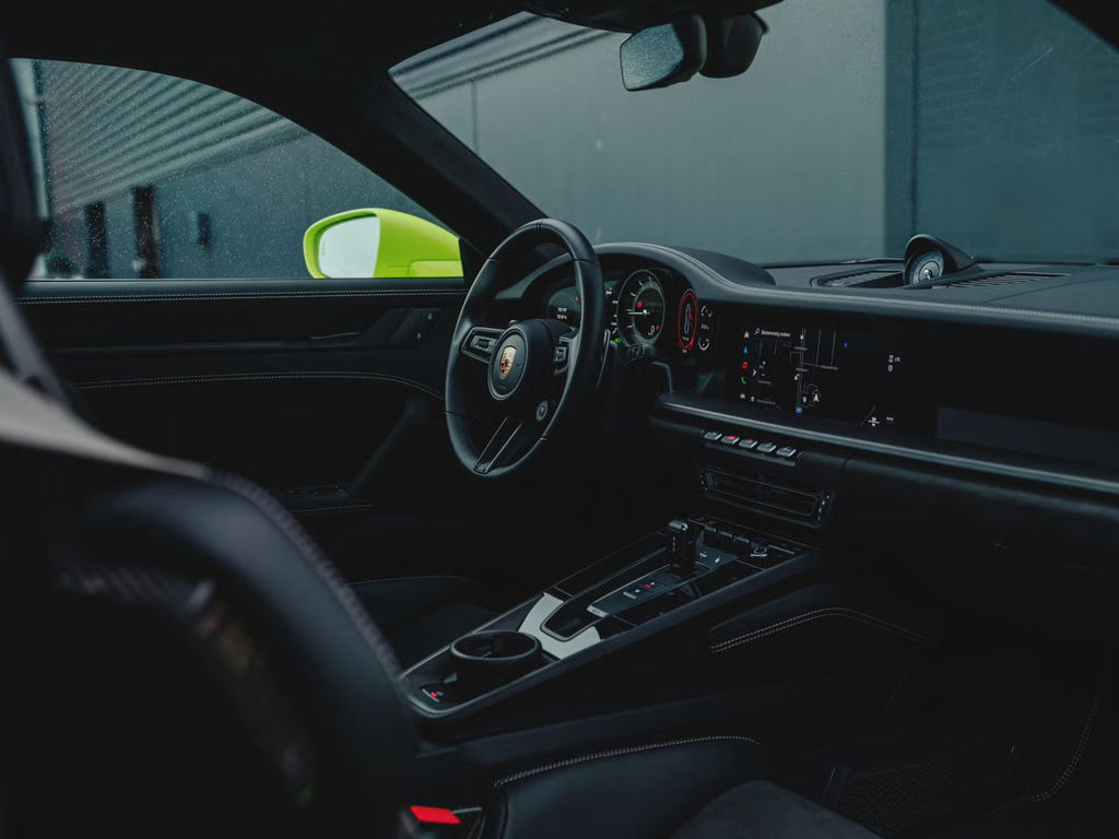 Porsche 992 Carrera 4 GTS