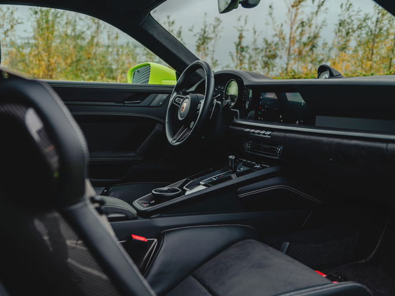 Porsche 992 Carrera 4 GTS