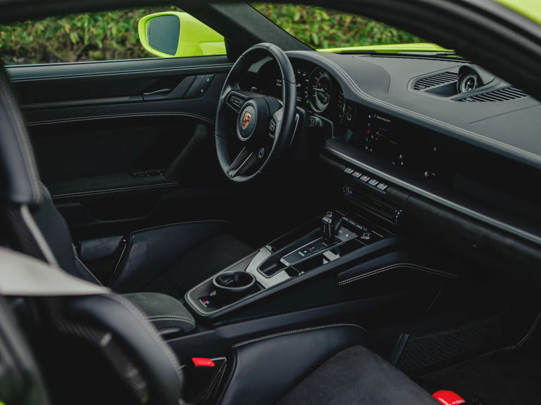 Porsche 992 Carrera 4 GTS