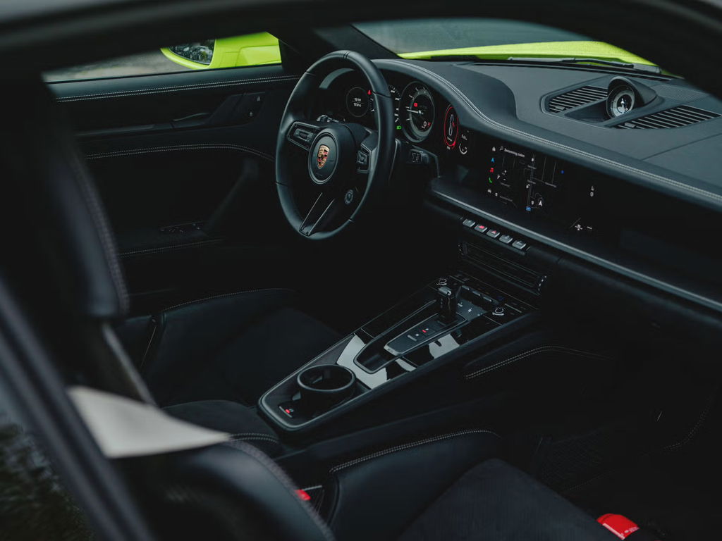 Porsche 992 Carrera 4 GTS