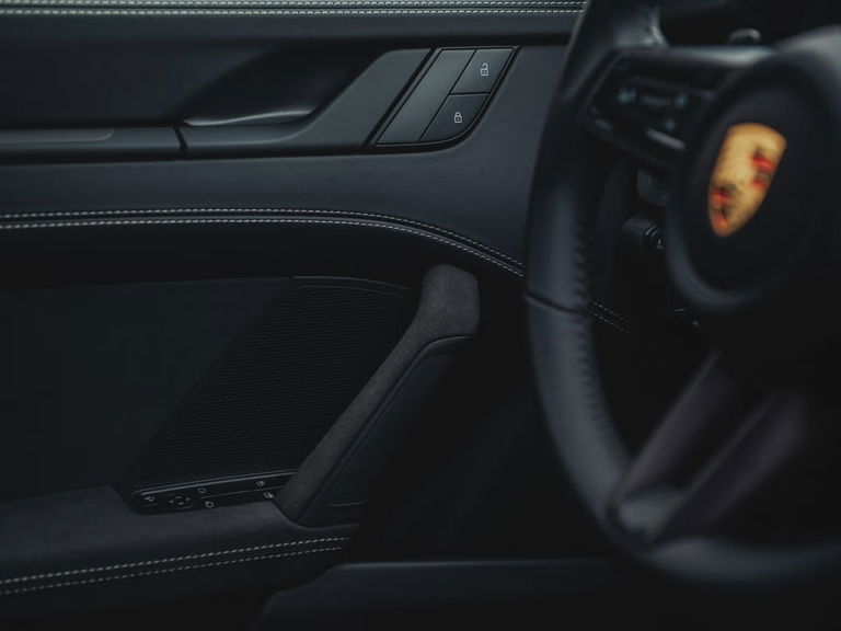 Porsche 992 Carrera 4 GTS