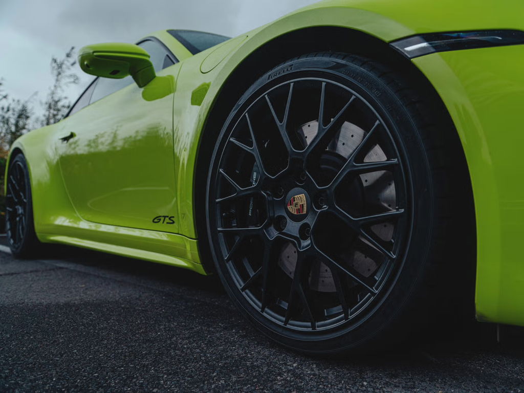Porsche 992 Carrera 4 GTS