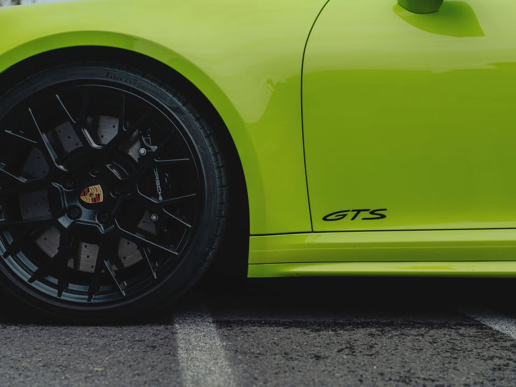 Porsche 992 Carrera 4 GTS