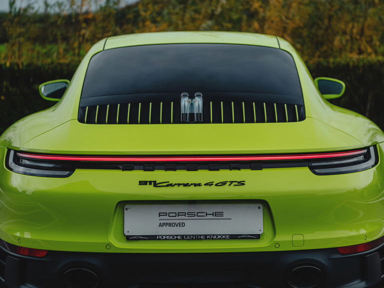 Porsche 992 Carrera 4 GTS