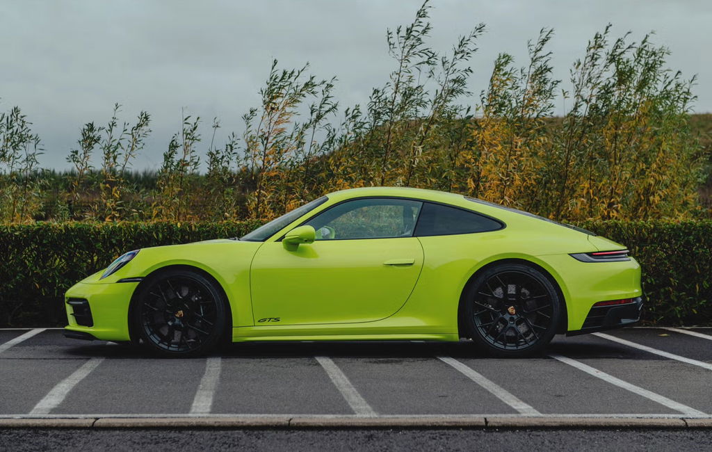 Porsche 992 Carrera 4 GTS