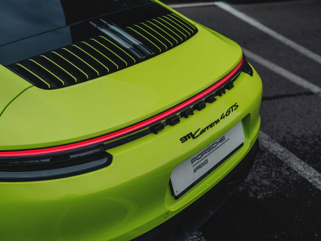 Porsche 992 Carrera 4 GTS