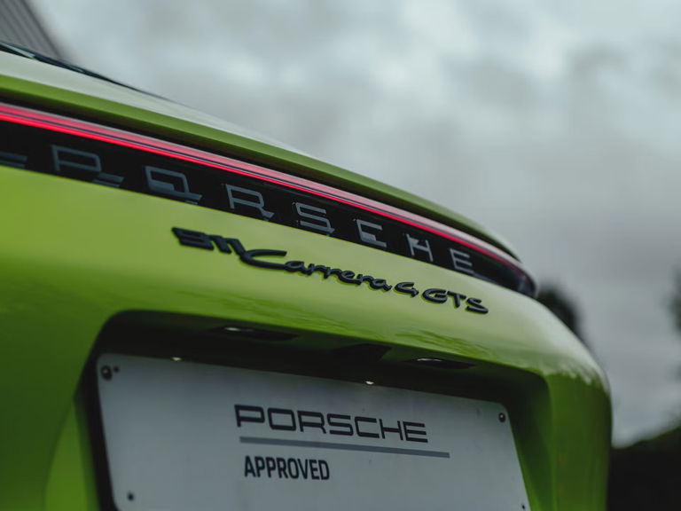 Porsche 992 Carrera 4 GTS