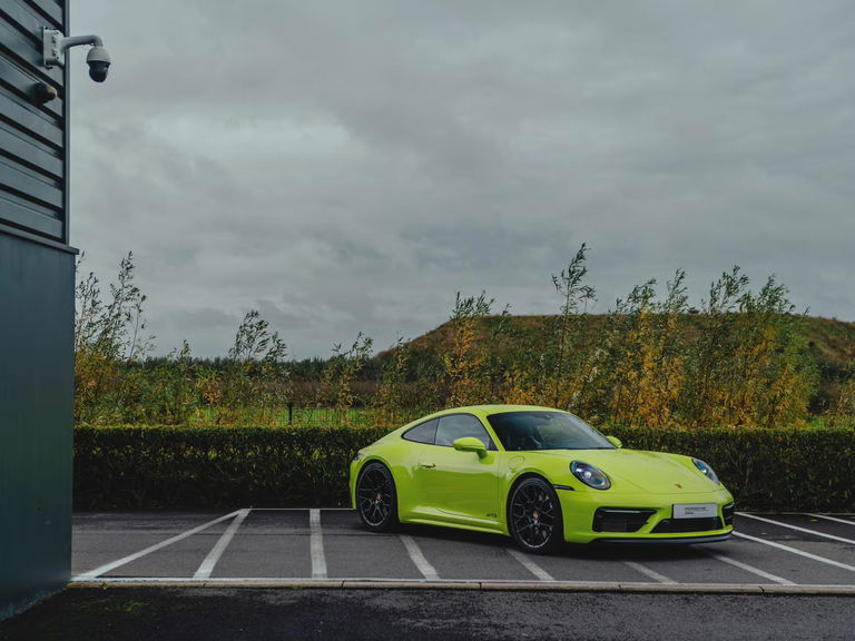 Porsche 992 Carrera 4 GTS