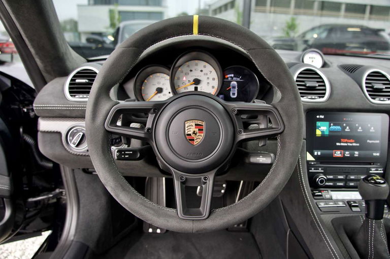 Porsche 718 Cayman GT4 RS