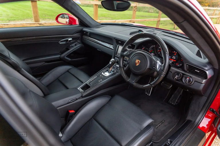 Porsche 991 Carrera GTS