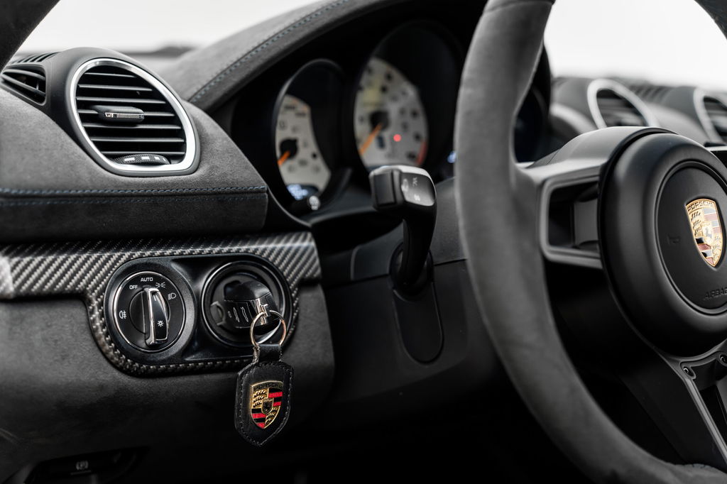 Porsche 718 Cayman GT4 RS