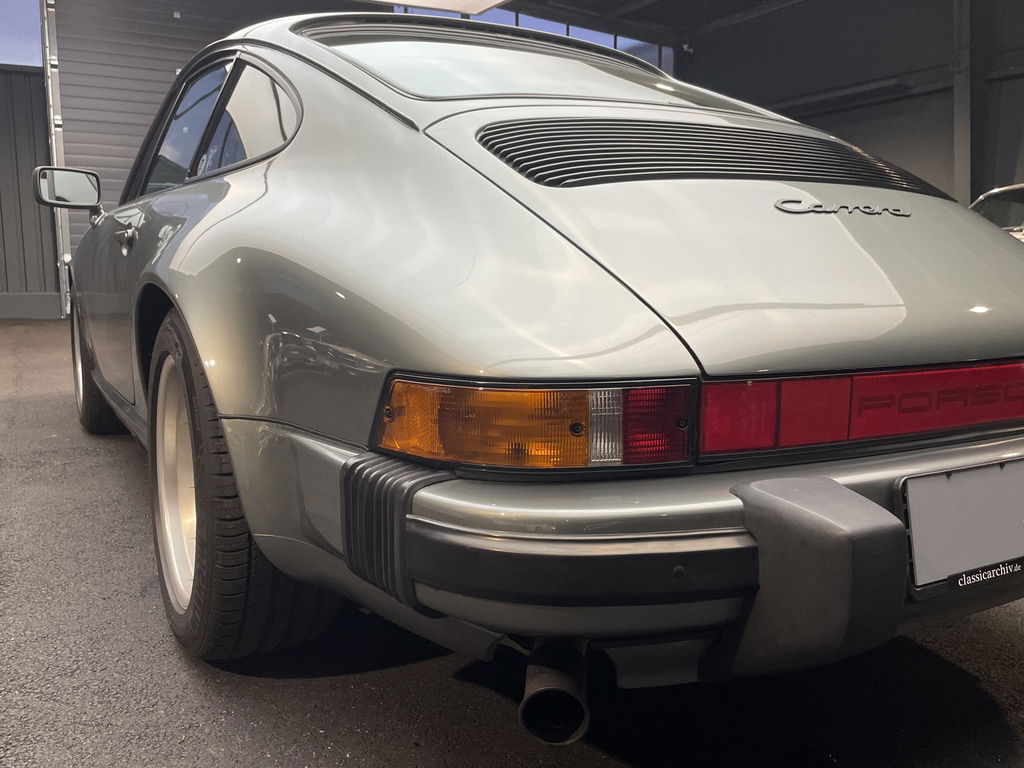Porsche 911 Carrera 3.2 (US)