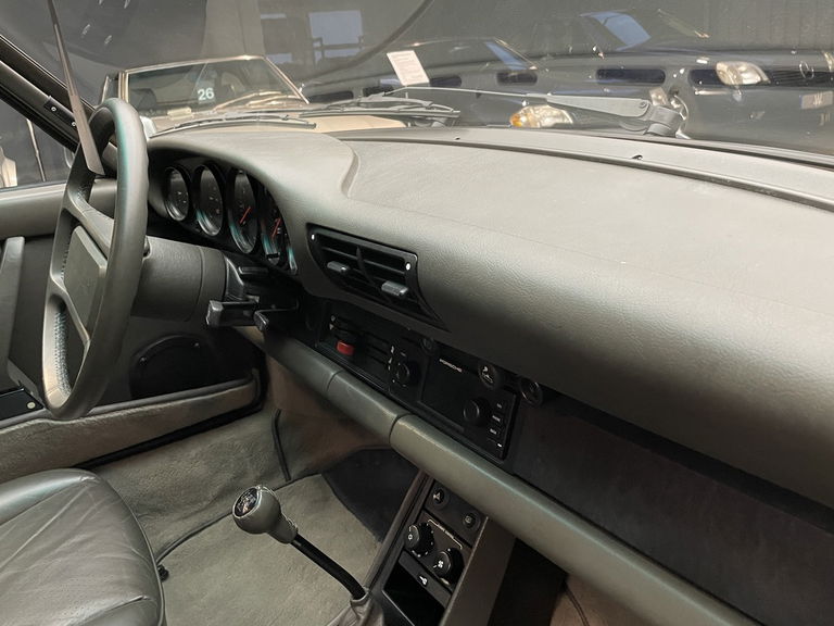 Porsche 911 Carrera 3.2 (US)