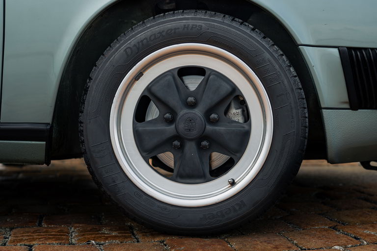 Porsche 911 Carrera 3.2 (US)