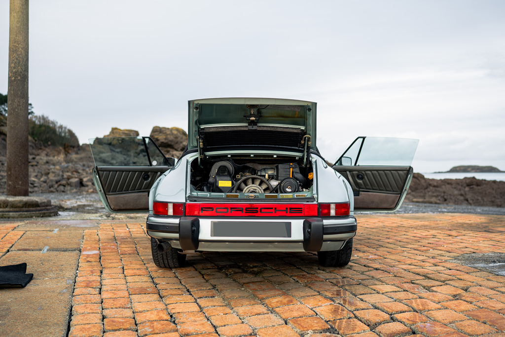 Porsche 911 Carrera 3.2 (US)