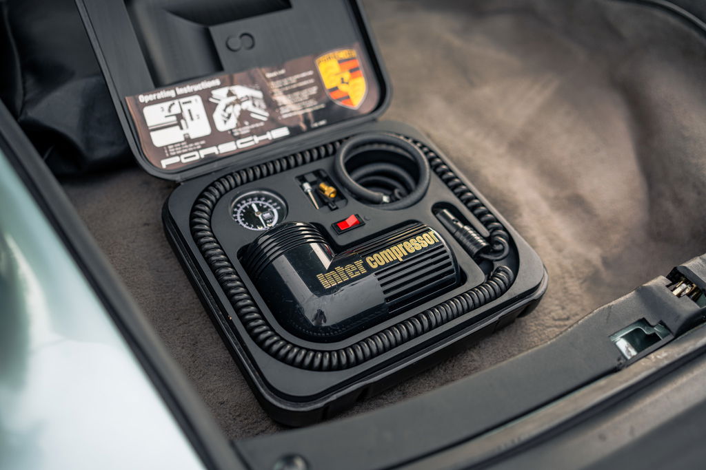 Porsche 911 Carrera 3.2 (US)