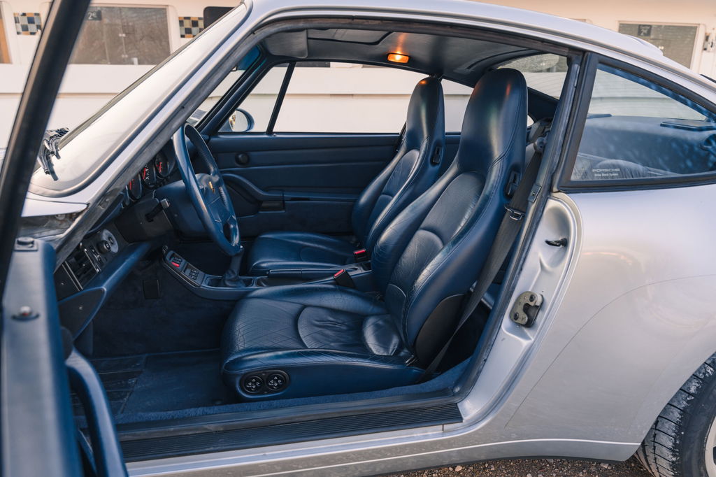 Porsche 993 Carrera 4