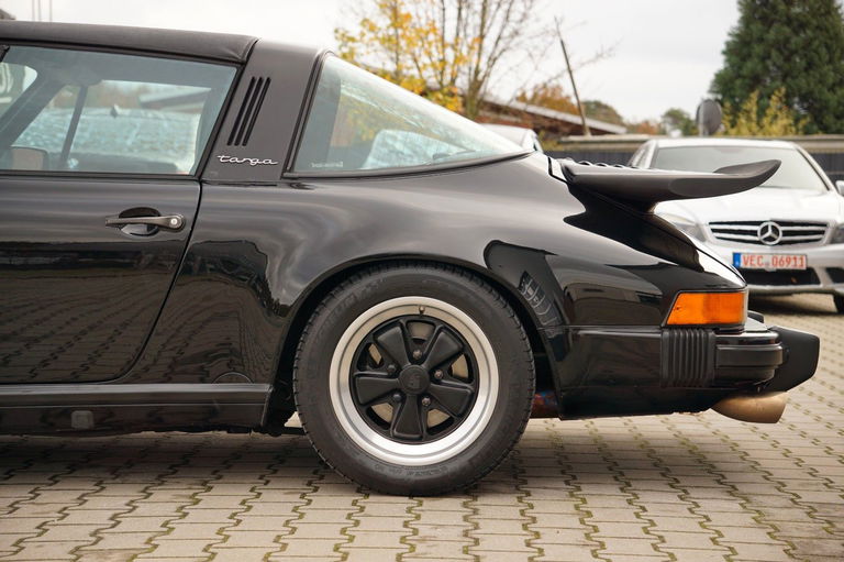 Porsche 911 Carrera 3.2 (US)