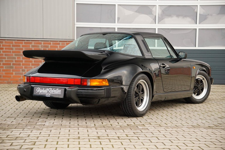 Porsche 911 Carrera 3.2 (US)