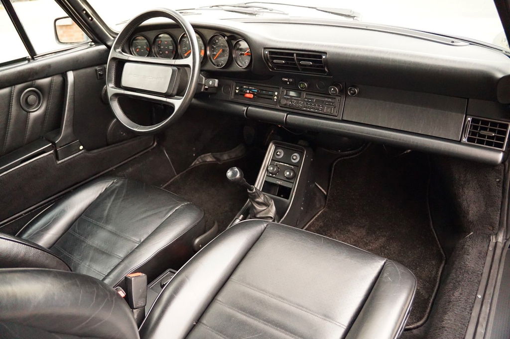 Porsche 911 Carrera 3.2 (US)