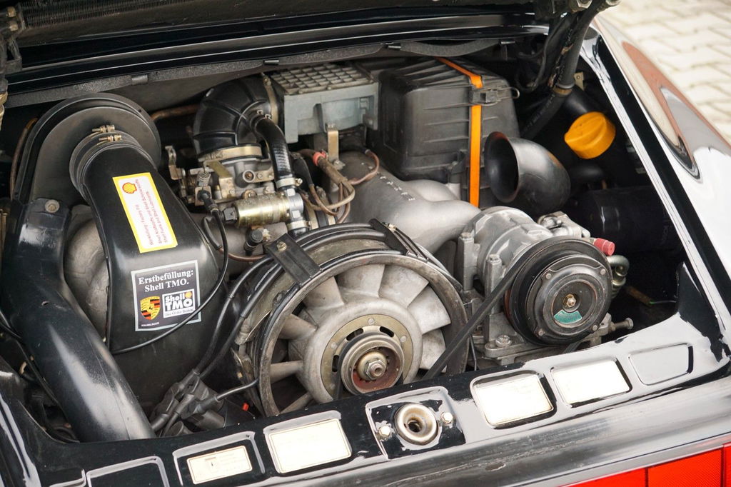 Porsche 911 Carrera 3.2 (US)