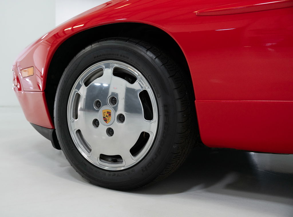 Porsche 928 S4