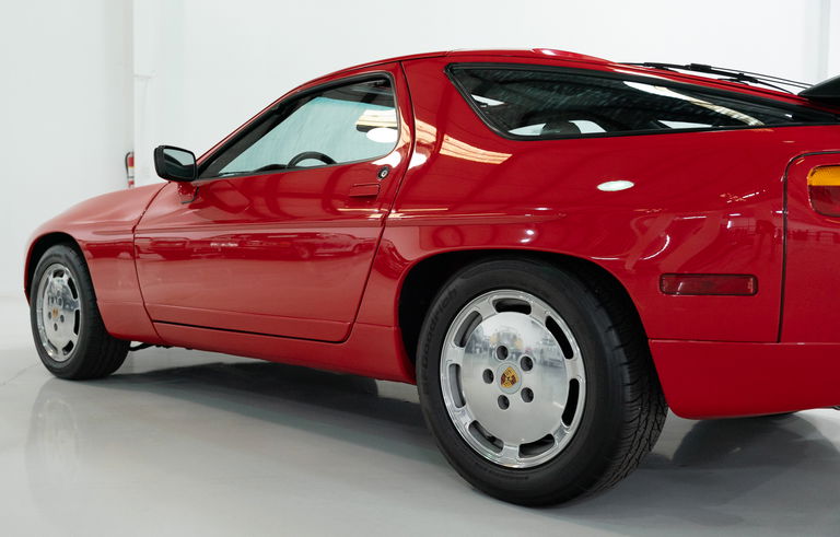 Porsche 928 S4
