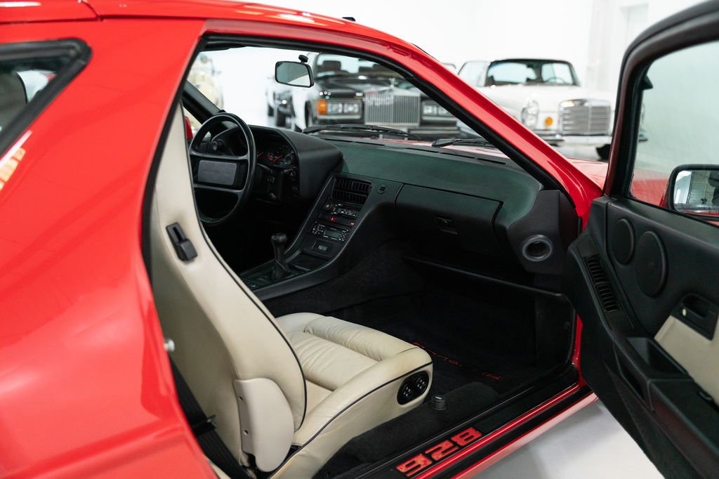 Porsche 928 S4