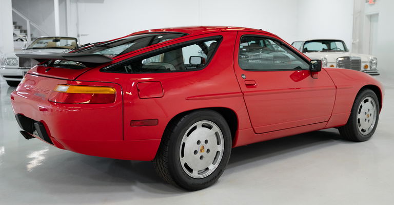 Porsche 928 S4