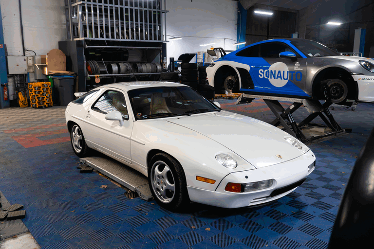 Porsche 928 S4