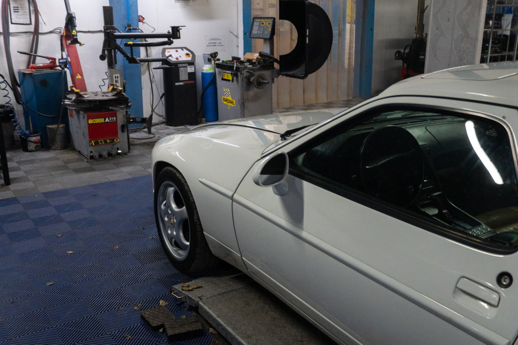 Porsche 928 S4
