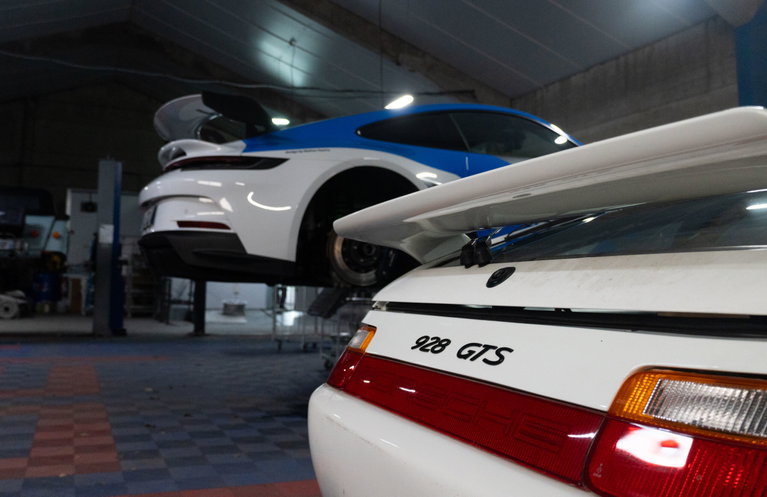 Porsche 928 S4