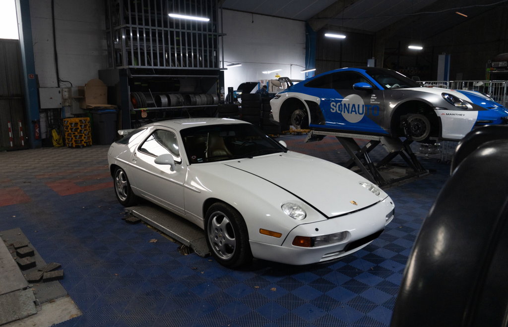 Porsche 928 S4