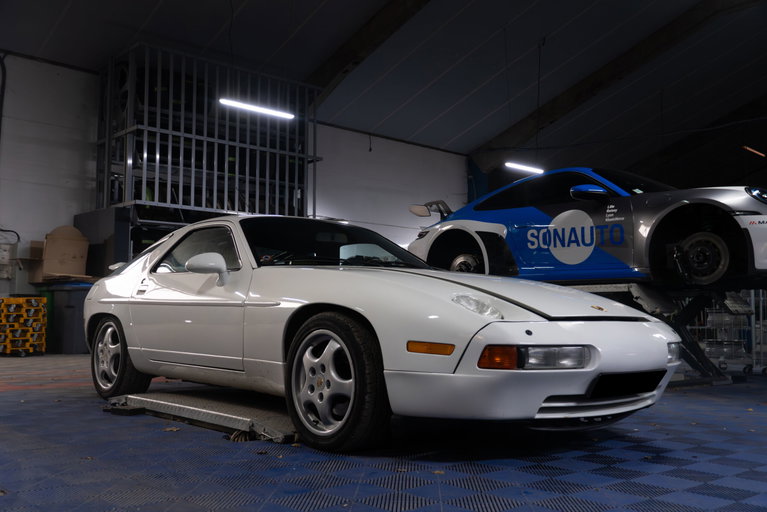 Porsche 928 S4