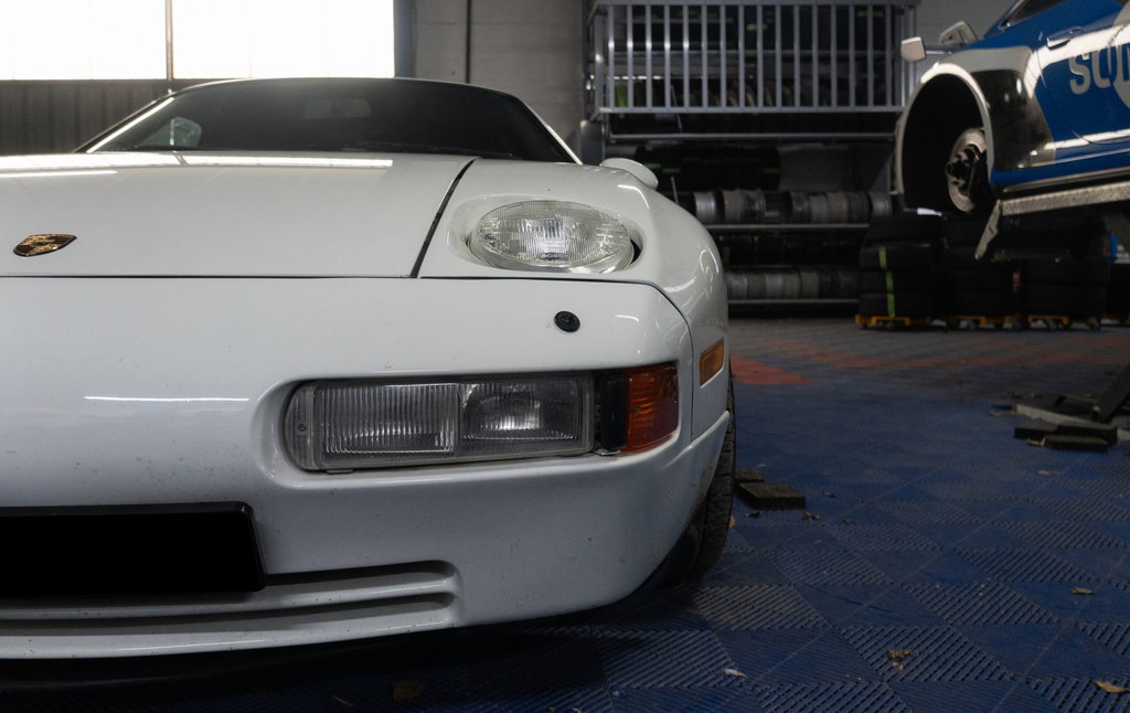 Porsche 928 S4
