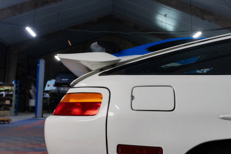 Porsche 928 S4