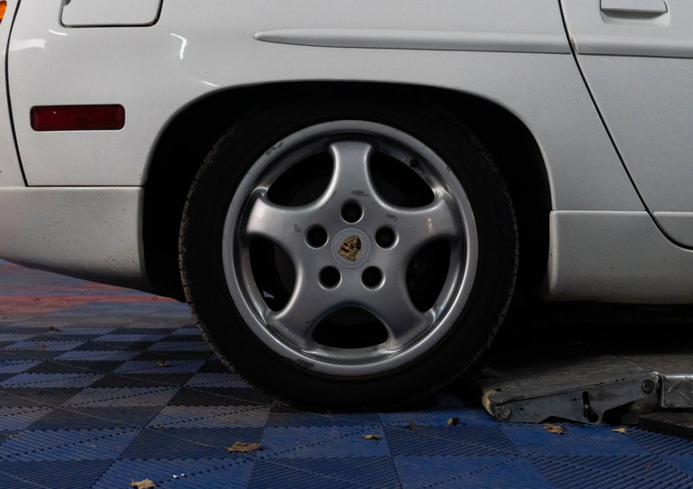 Porsche 928 S4