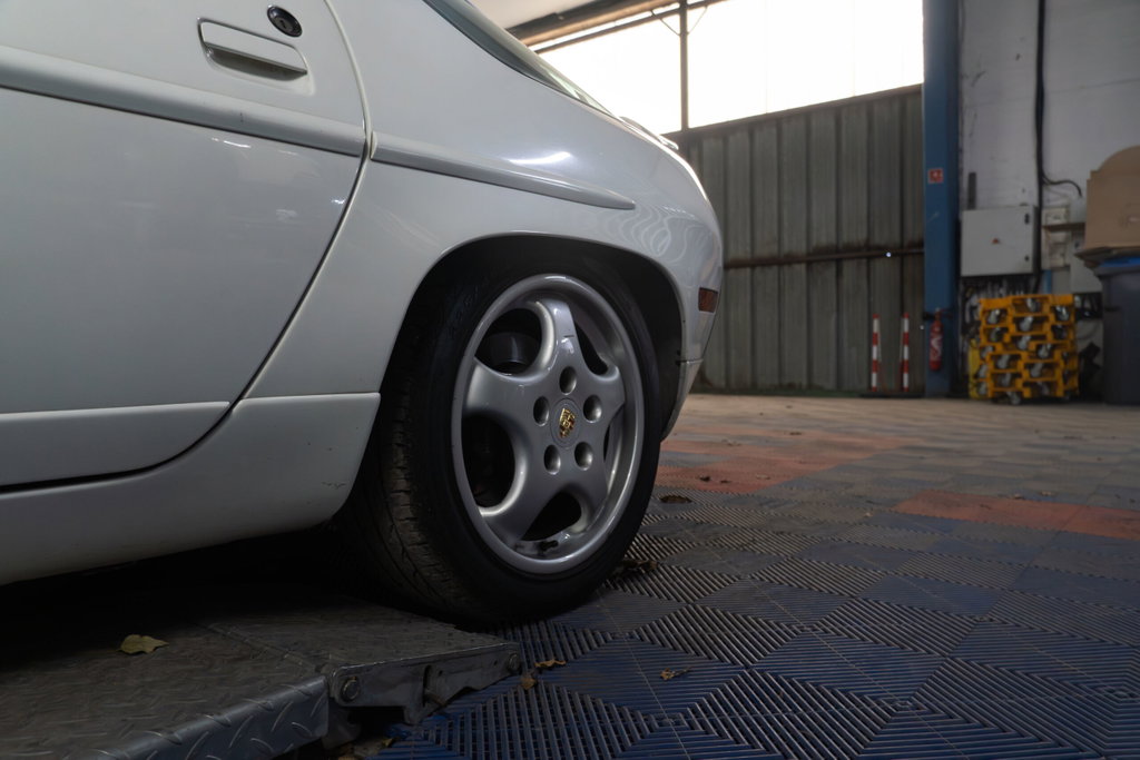 Porsche 928 S4