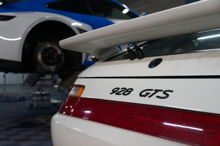 Porsche 928 S4