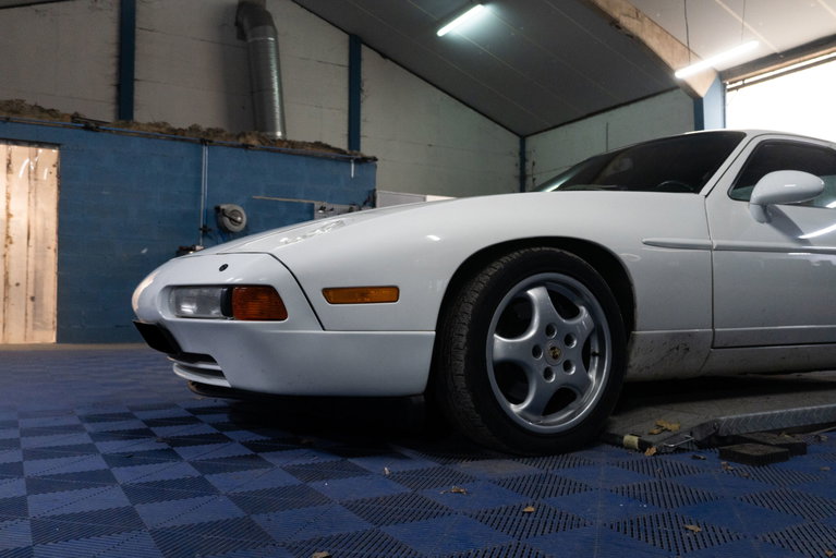 Porsche 928 S4