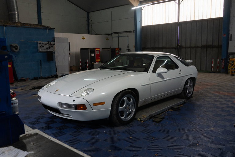 Porsche 928 S4