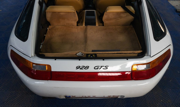 Porsche 928 S4