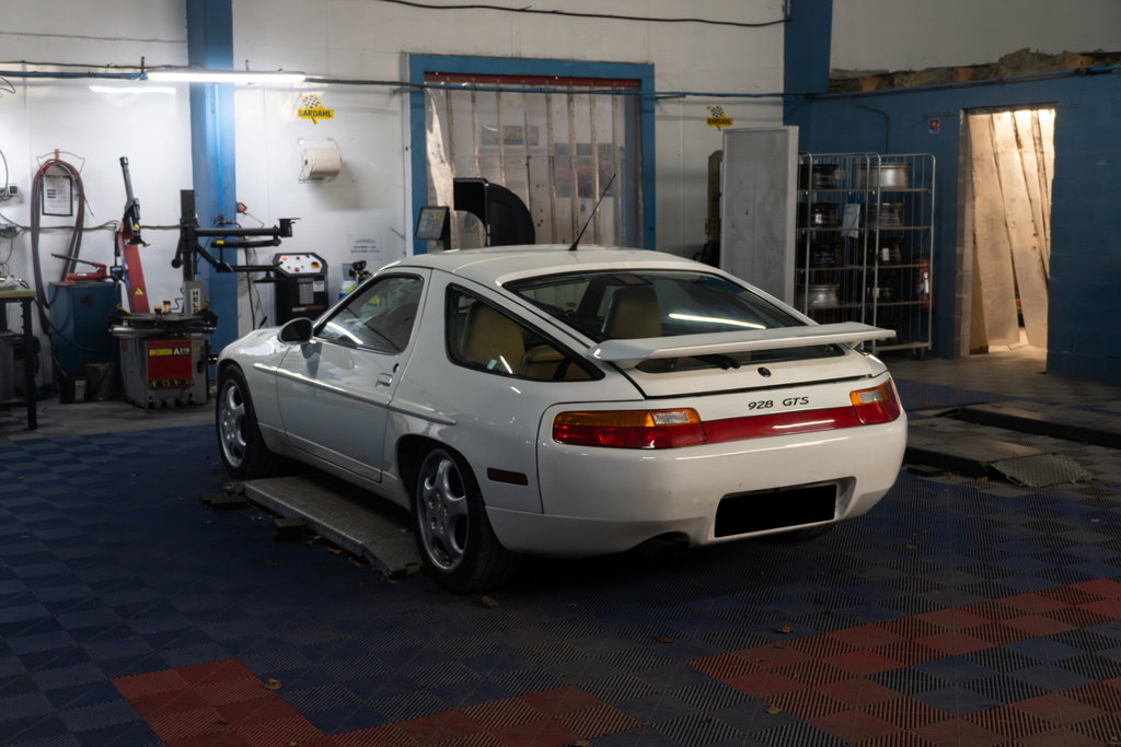 Porsche 928 S4