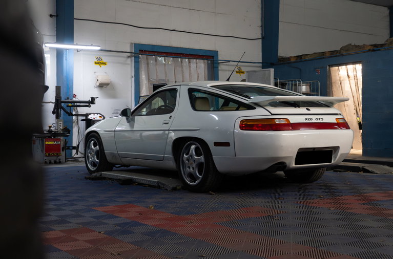 Porsche 928 S4