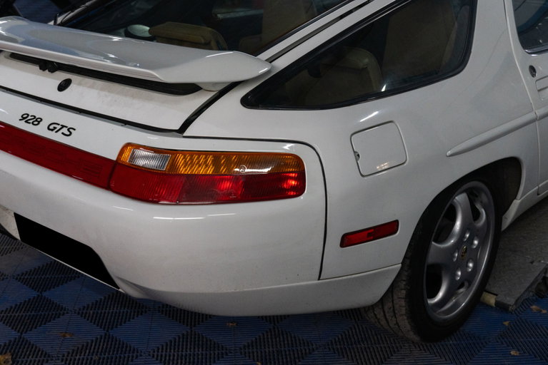 Porsche 928 S4