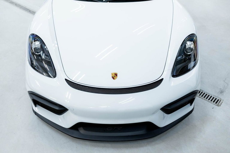 Porsche 718 Cayman GT4