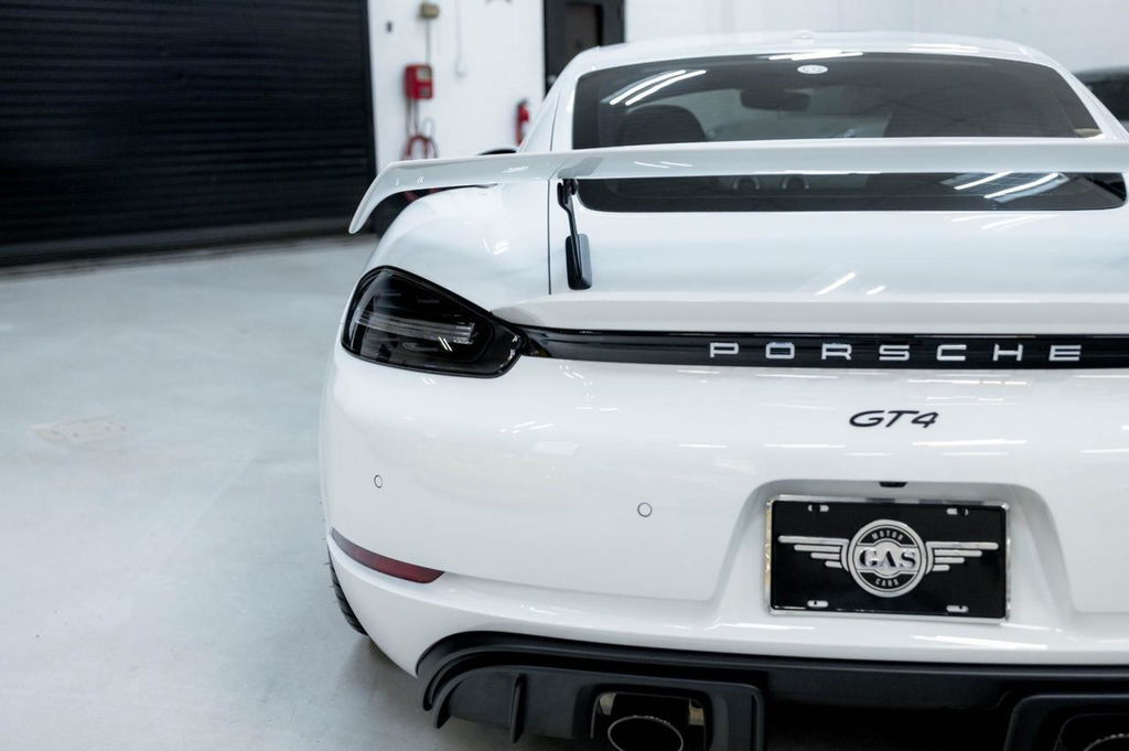 Porsche 718 Cayman GT4